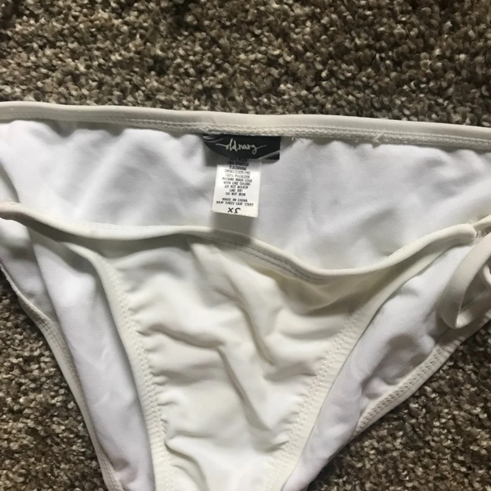 Bikini - Picture 2 of 4